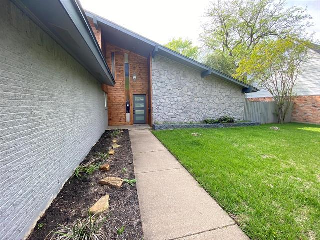 13105 Mitchwin Rd in Farmers Branch, TX - Building Photo - Building Photo