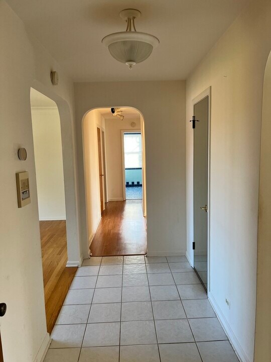 2553 W North Shore Ave in Chicago, IL - Building Photo