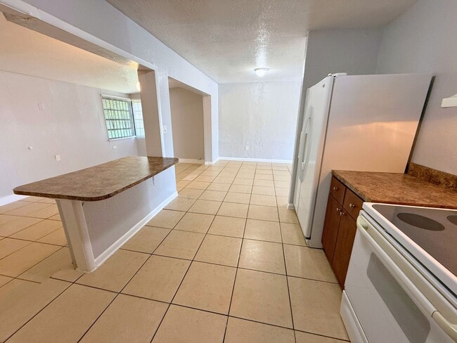 930 NW 176th Terrace in Miami, FL - Building Photo - Building Photo
