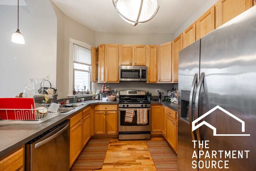 2430 N Marshfield Ave, Unit 1 in Chicago, IL - Foto de edificio
