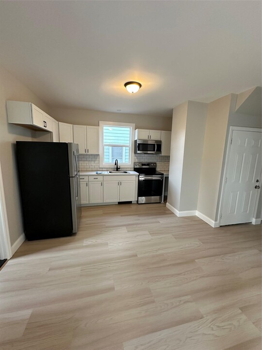 14 Eastman Terrace in Poughkeepsie, NY - Building Photo