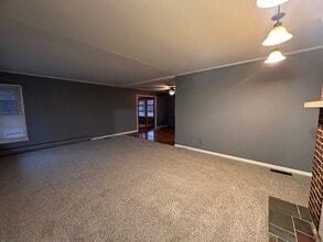 206 Oak Hill Dr in Danville, IL - Building Photo - Building Photo