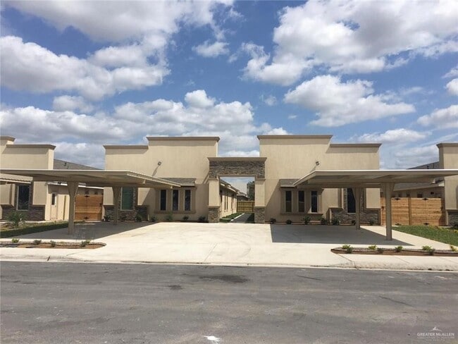 1700 W Smith Dr, Unit 2 in Pharr, TX - Building Photo - Building Photo