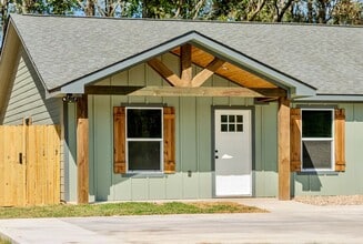 6328 Ted Trout Dr in Lufkin, TX - Foto de edificio - Building Photo