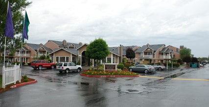 Chateau Rainier Apartments in Fife, WA - Foto de edificio - Building Photo