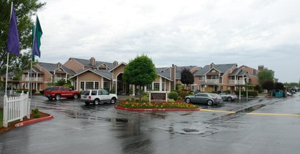 Chateau Rainier Apartments in Fife, WA - Building Photo - Building Photo