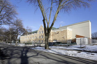 Hadley Terrace in Milwaukee, WI - Building Photo - Building Photo