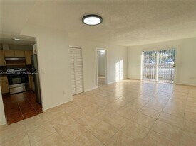 4721 NW 7th St in Miami, FL - Building Photo