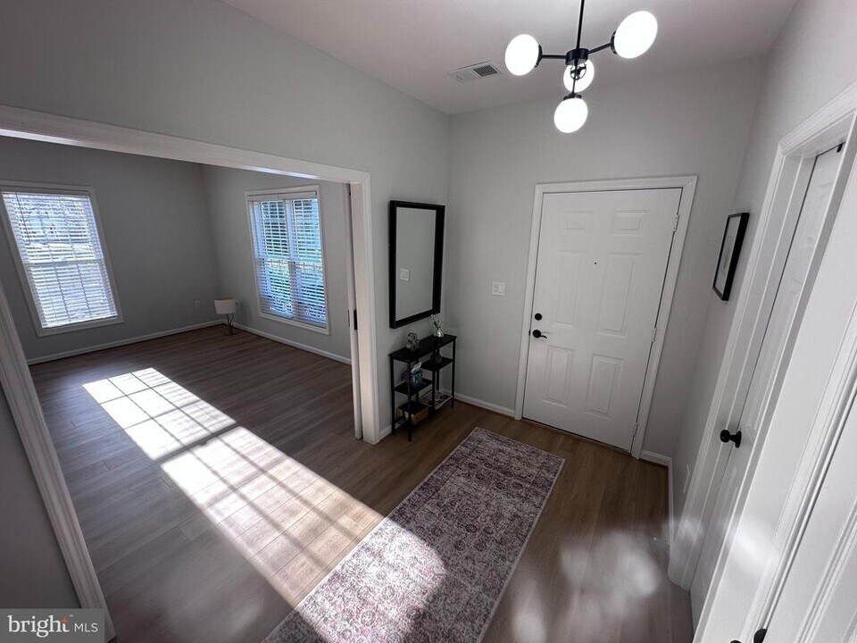 13390 Cleeve Hill Ct in Herndon, VA - Building Photo