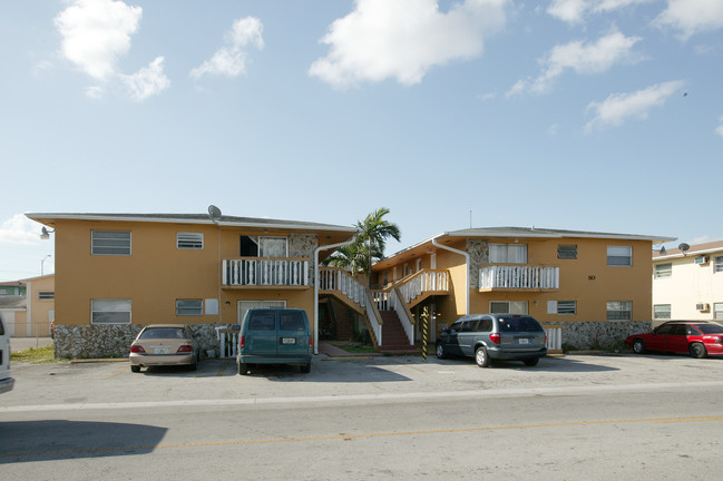 50 W 23rd St in Hialeah, FL - Foto de edificio - Building Photo