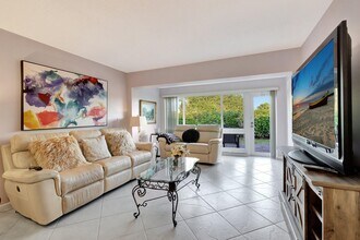 13678 Vía Flora in Delray Beach, FL - Building Photo - Building Photo