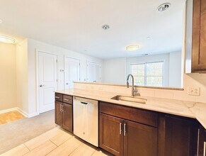 64 Merrell Ave in Stamford, CT - Foto de edificio - Building Photo