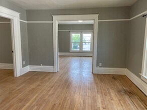 318 Broad St, Unit Upper in Oshkosh, WI - Building Photo - Building Photo