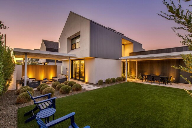 1341 E Pomelo Grove Ln in Phoenix, AZ - Building Photo - Building Photo