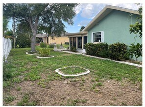 122 SE 41st Terrace in Cape Coral, FL - Building Photo - Building Photo