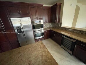 9895 NW 87th Terrace in Doral, FL - Building Photo - Building Photo