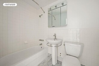 310 E 46th St in New York, NY - Building Photo - Building Photo