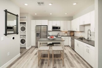 Spire Deer Valley in Phoenix, AZ - Foto de edificio - Building Photo