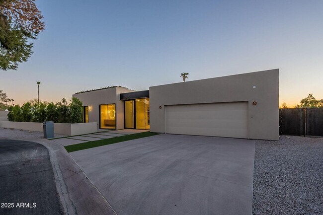 5910 N 45th St in Phoenix, AZ - Building Photo - Building Photo