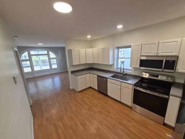142 Washington St, Unit Apt 1