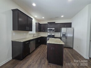 2208 Apple Glen Ln in Charlotte, NC - Building Photo - Building Photo