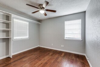 205 Valencia Dr in Garland, TX - Foto de edificio - Building Photo