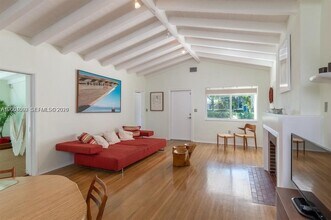 1123 Bay Dr in Miami Beach, FL - Building Photo - Building Photo