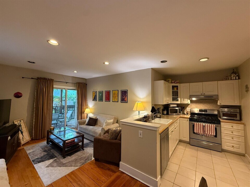 33 Regent St, Unit 1 in Cambridge, MA - Building Photo