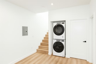 6250 Stewart St in San Diego, CA - Building Photo - Building Photo