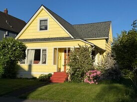 2123 Park St, Unit Columbia Neighborhood 4BR/2BA in Bellingham, WA - Building Photo