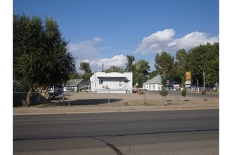 Western Motel and Apartments in Rocky Ford, CO - Building Photo - Building Photo