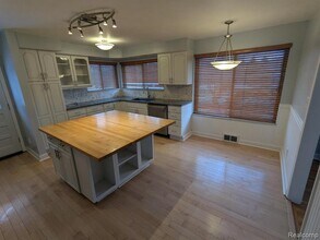 5155 Greenview Dr in Village of Clarkston, MI - Building Photo - Building Photo