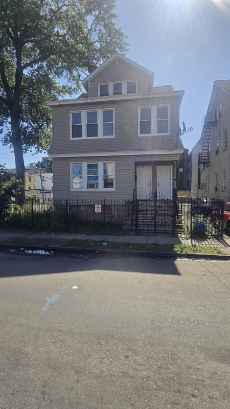 166 Columbia Ave