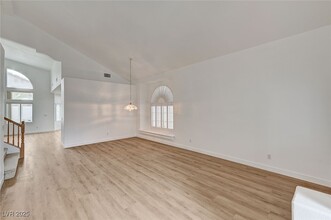 10016 Diving Duck Ave in Las Vegas, NV - Building Photo - Building Photo