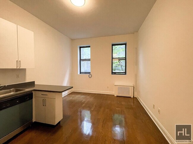 EAST 87 STREET in New York, NY - Building Photo - Building Photo
