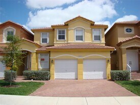 8651 NW 111th Ct in Doral, FL - Building Photo