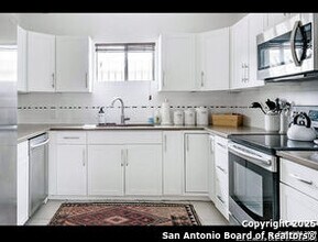 451 Oak St in San Antonio, TX - Building Photo - Building Photo