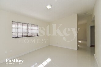 2664 W 70th Pl in Hialeah, FL - Building Photo - Building Photo