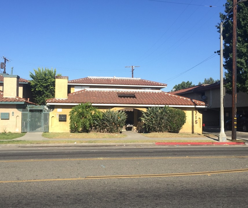 5715 Orange Ave in Long Beach, CA - Building Photo