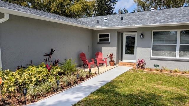 123 Stafford Dr in Palm Harbor, FL - Foto de edificio - Building Photo