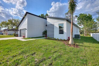 141 Barrington Dr in Poinciana, FL - Building Photo - Building Photo