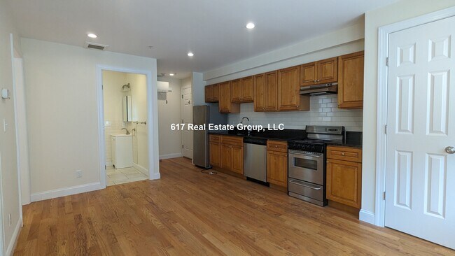 379 Harvard St in Cambridge, MA - Building Photo - Building Photo