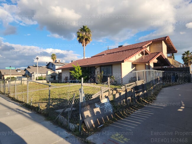 701 Pacheco Rd in Bakersfield, CA - Building Photo - Building Photo
