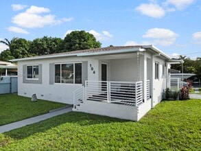 104 E 58th St in Hialeah, FL - Building Photo - Building Photo