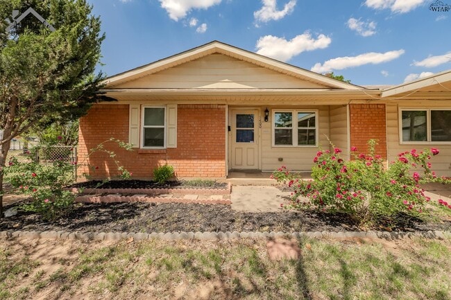 property at 1400 Phoenix Dr