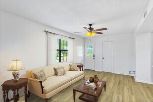 66 Dogwood Ln in Sulphur, LA - Building Photo