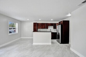 802 SW 12th Ct in Fort Lauderdale, FL - Building Photo - Building Photo