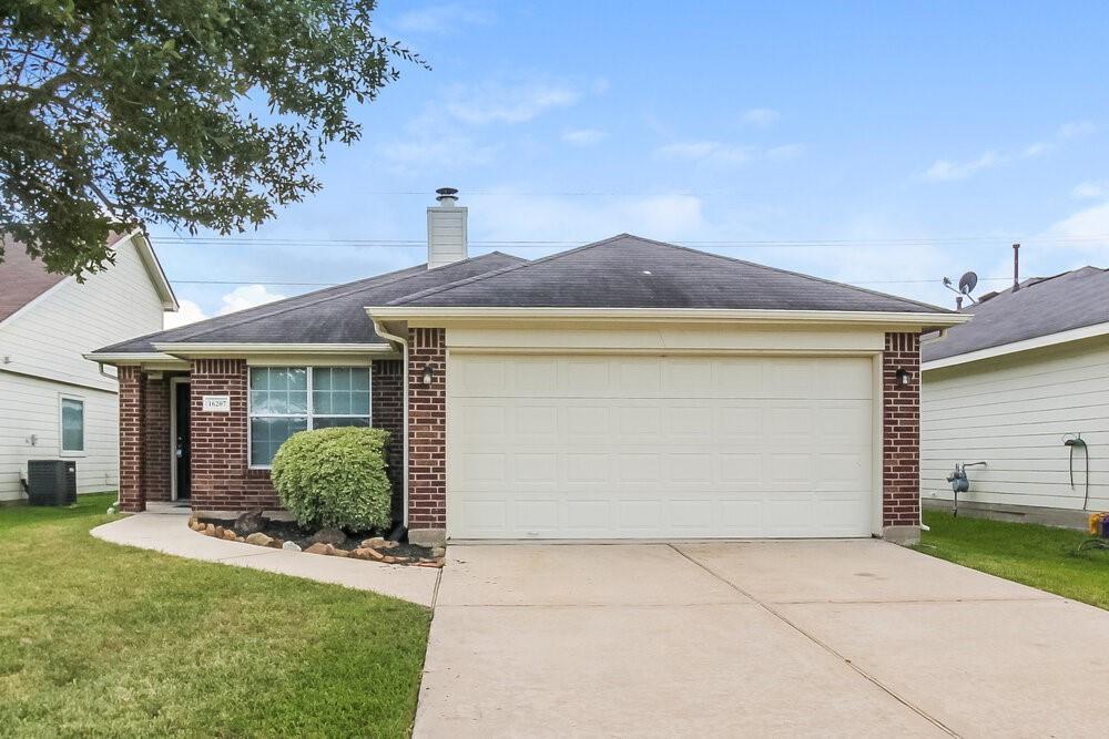 16207 Imperial Forest Ln in Houston, TX - Building Photo