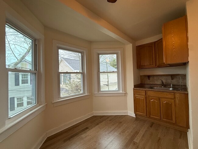 6 Warren St, Unit 6 Warren St. apartment 2 in Keyport, NJ - Building Photo - Building Photo