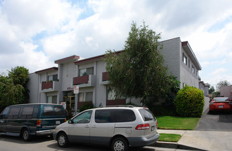 Villa Northgate Apartments in Canoga Park, CA - Building Photo - Building Photo